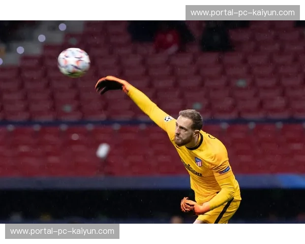 莱万特德拉富恩特头球险绝杀，奥布拉克化险